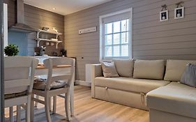 Casa-Cosi, Tourist & Business Suites & Flats With Reserved Parking Included, Private Sauna Bookable